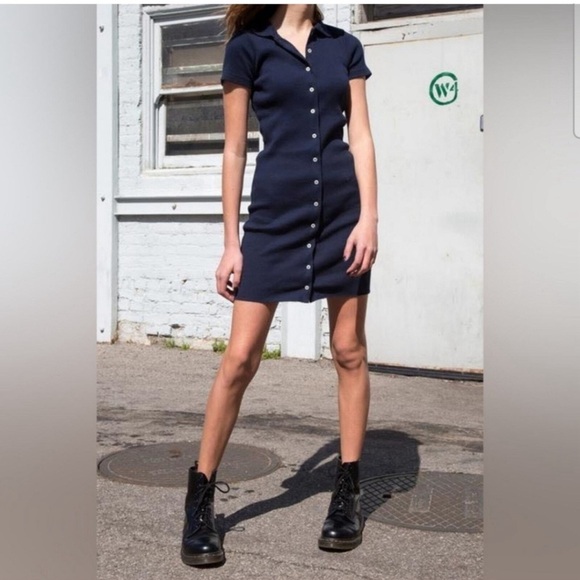 😀😀😀Brandy Melville button-up shirt dress. Navy. - Picture 2 of 8